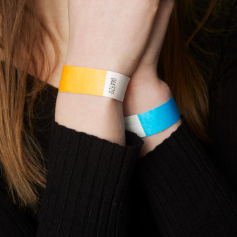 Paper wristbands without print 
